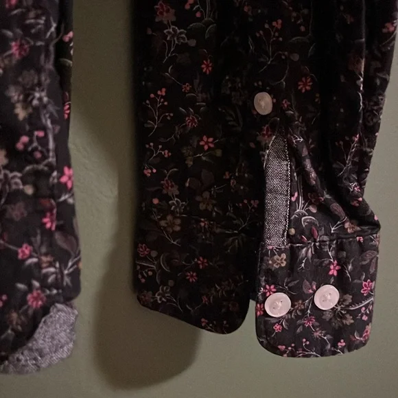 Express - M - Slim Soft Wash Floral Long Sleeve Button Down - Picture 3 of 9